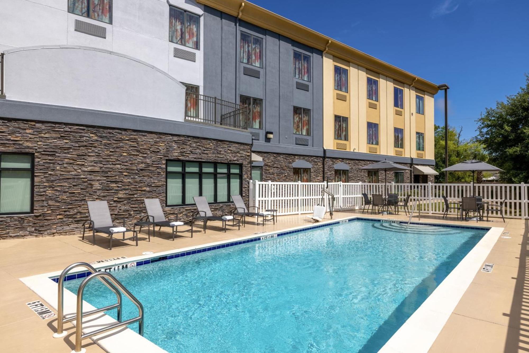 Fairfield Inn & Suites By Marriott Fort Walton Beach Hurlburt Area מראה חיצוני תמונה